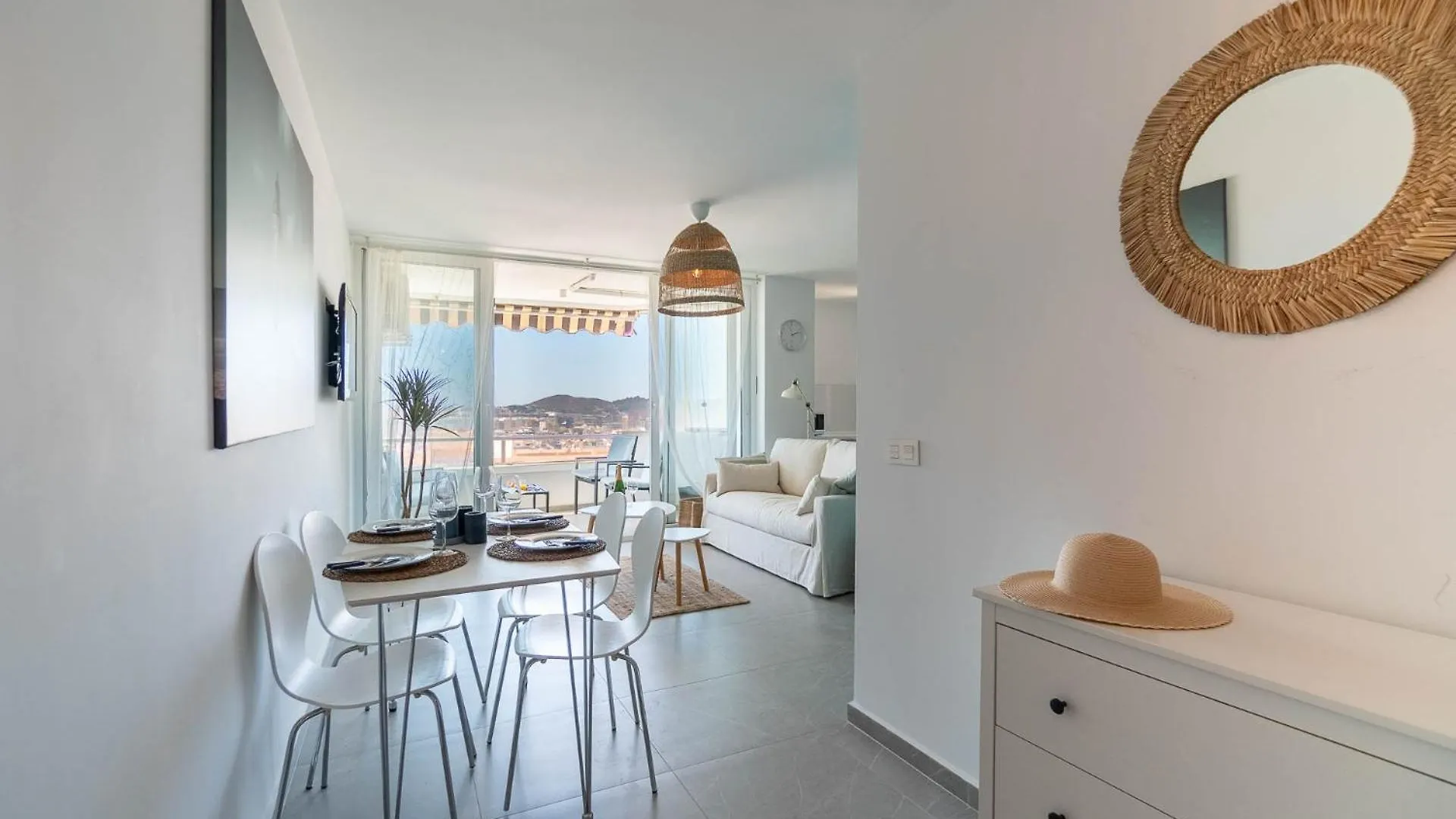 One Bedroom Apartment Next To The Port 푸엔히롤라 0*,
