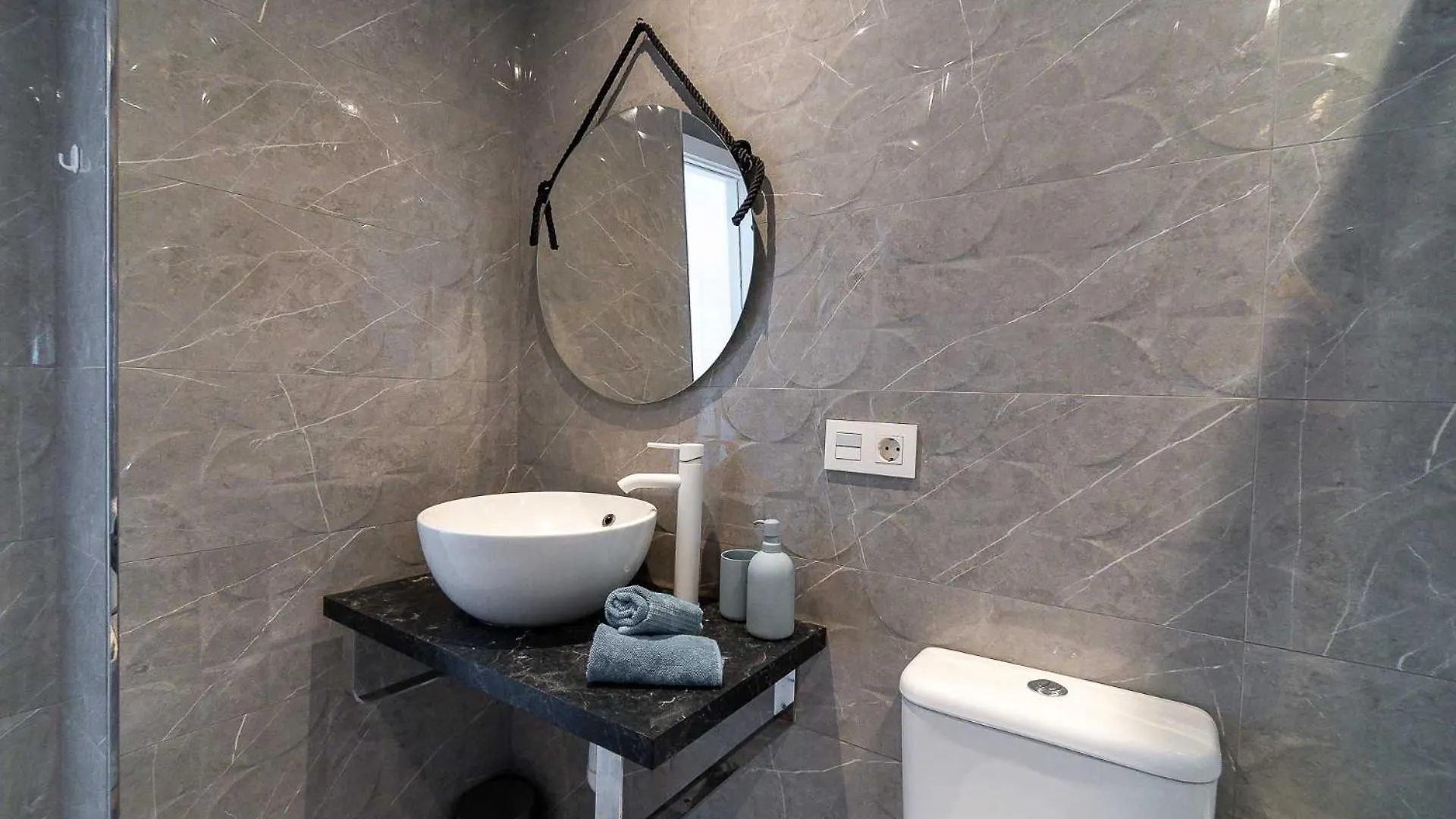 One Bedroom Apartment Next To The Port Fuengirola Spain