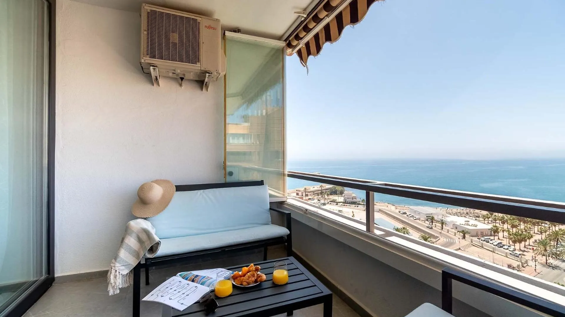 פואנגירולה One Bedroom Apartment Next To The Port