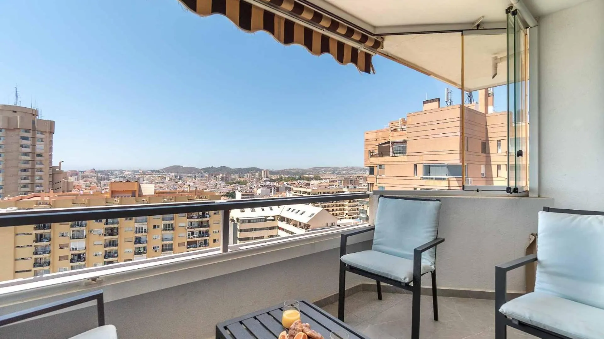 פואנגירולה One Bedroom Apartment Next To The Port