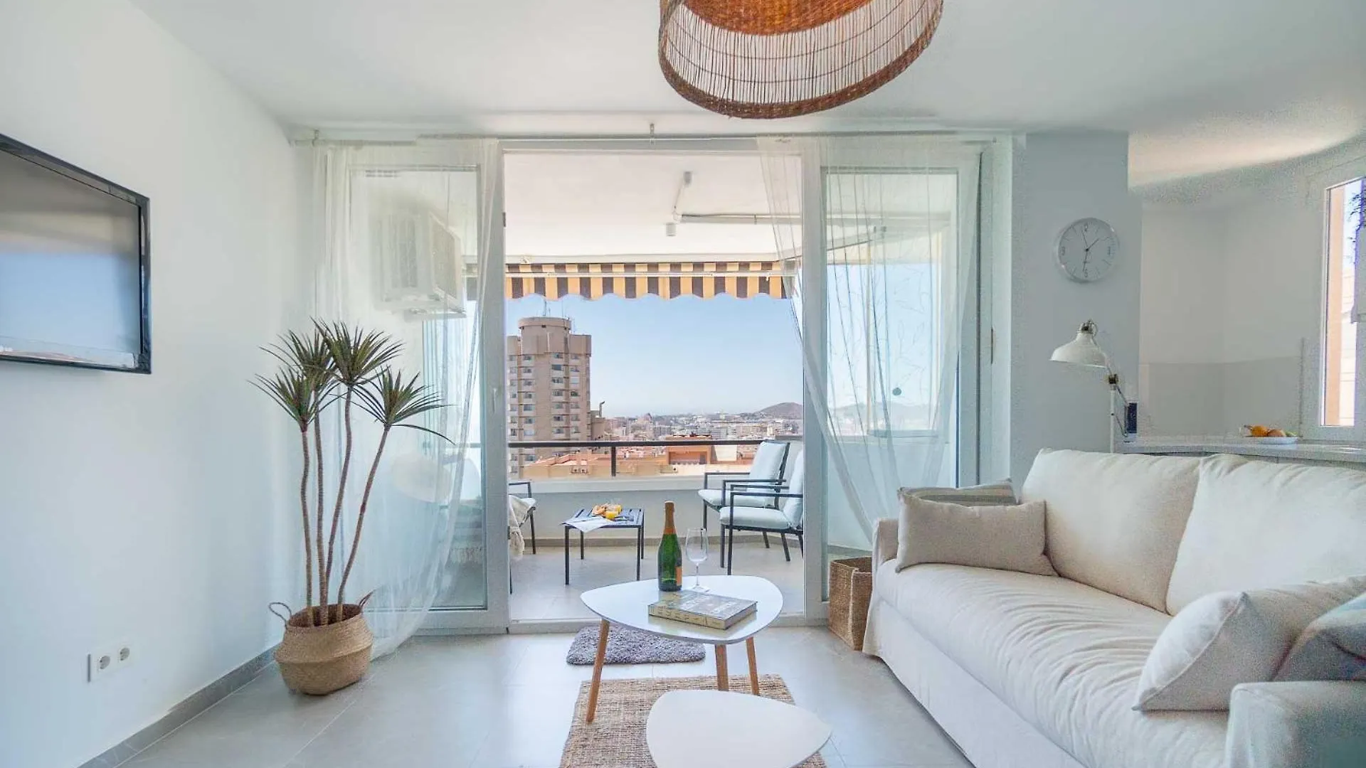 פואנגירולה One Bedroom Apartment Next To The Port