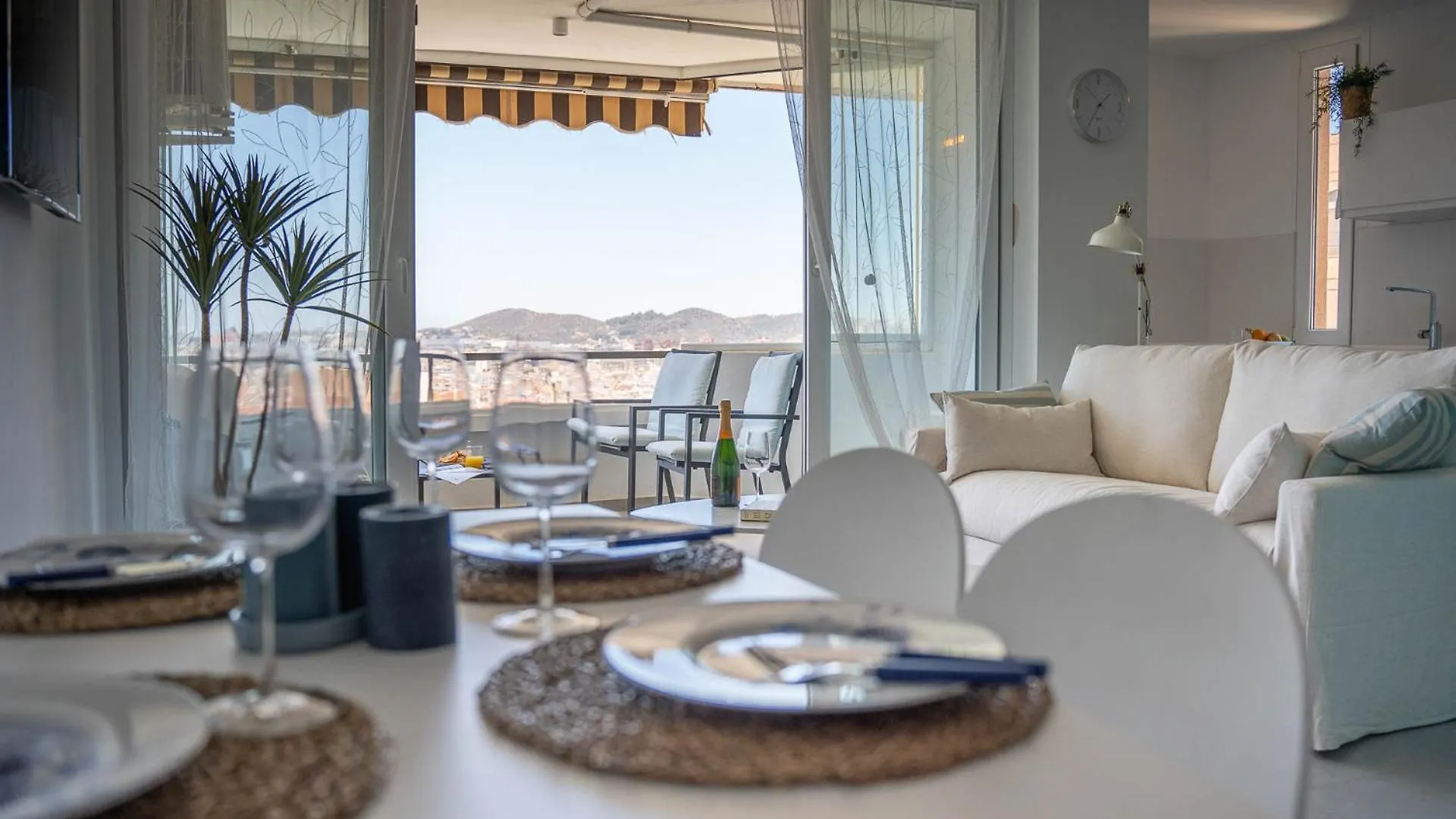 פואנגירולה One Bedroom Apartment Next To The Port